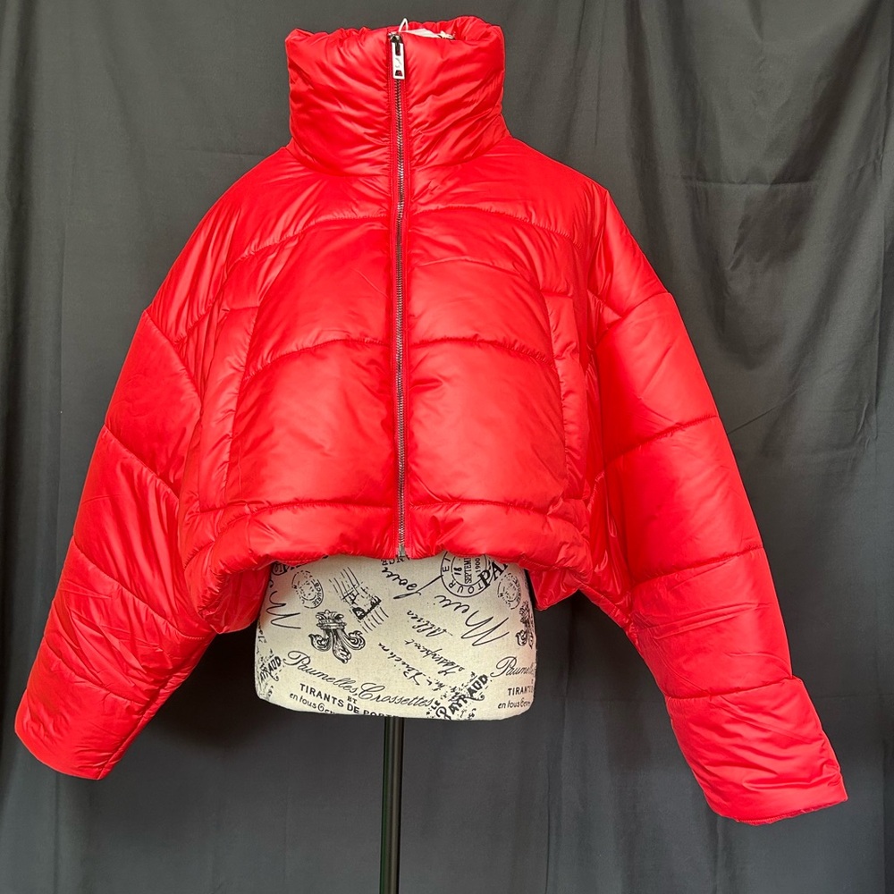 NWT Montana red crop puffer jacket - a great statement piece from De Base.